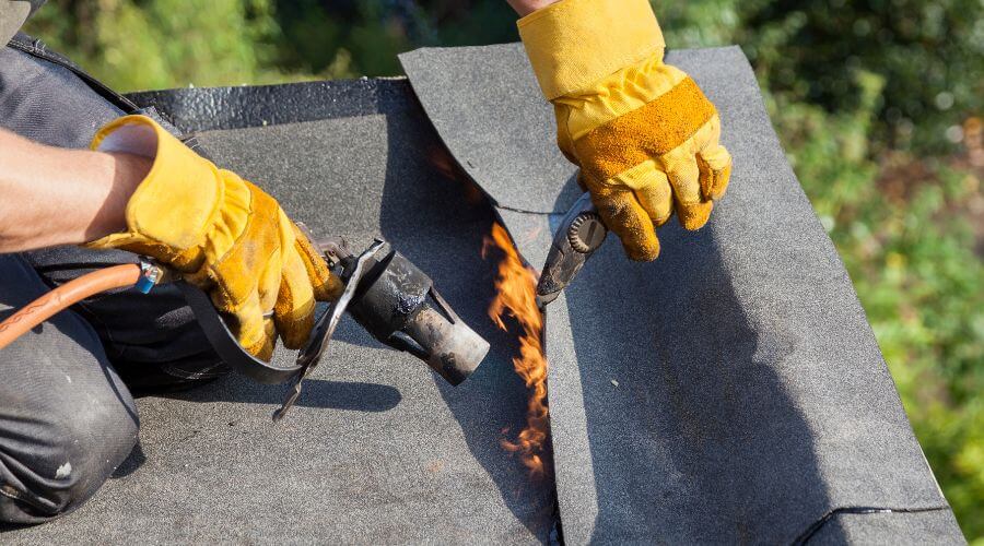 Professional gutter cleaning in Cougar, WA